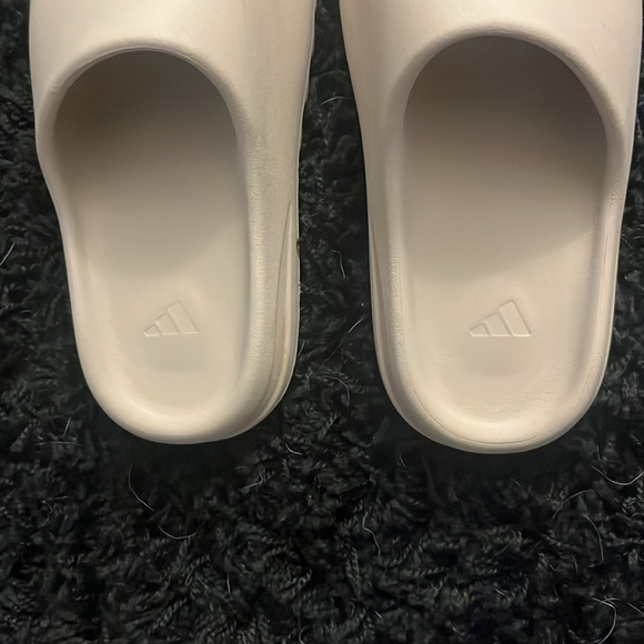 Yeezy slides with original box main image 2